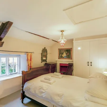 4 Bed In Near And Far Sawrey Llh02 *