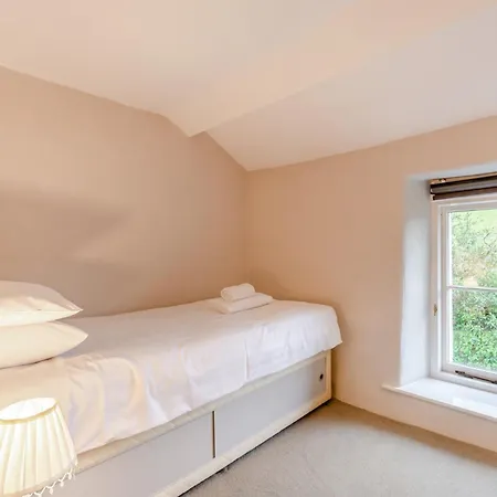 4 Bed In Near And Far Sawrey Llh02 *