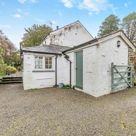 4 Bed In Near And Far Sawrey Llh02